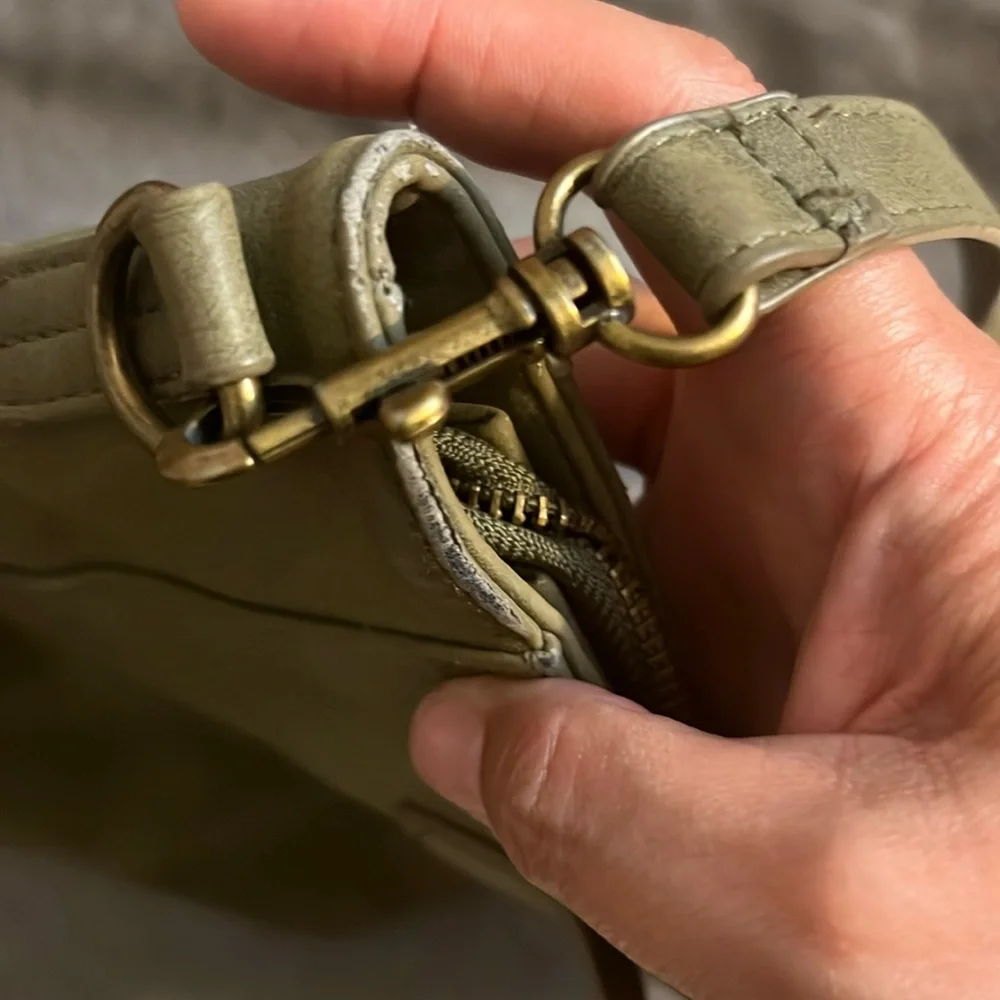 Universal Thread Olive Crossbody Bag - Picture 4 of 9